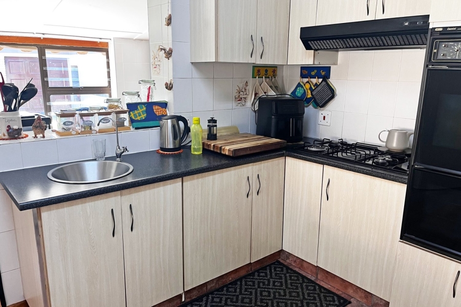 6 Bedroom Property for Sale in Hartenbos Central Western Cape